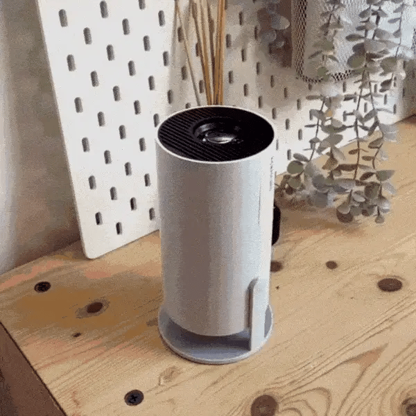 جهاز العرض المحمول NovaBeam — حامل قابل للتعديل، ومكبر صوت مدمج