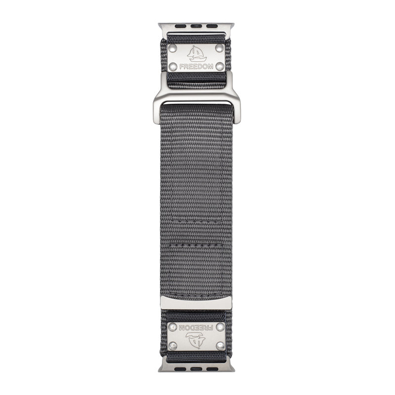 FREEDOM 30mm ultra széles nejlon Apple Watch-szíj, fém jelvényekkel