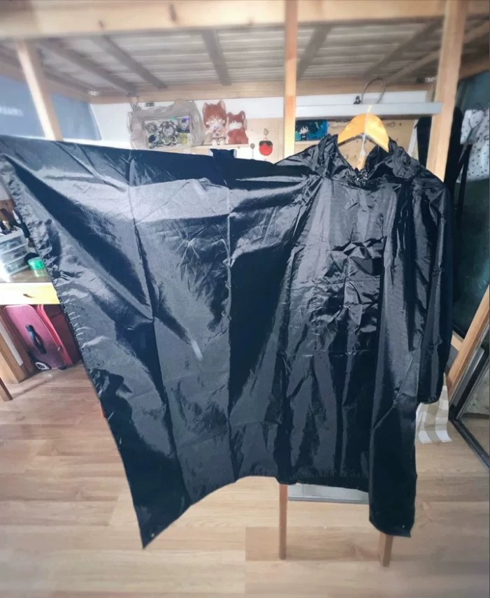 Poncho com capuz multifuncional e impermeável – protetor para lona e saco-cama | livraina