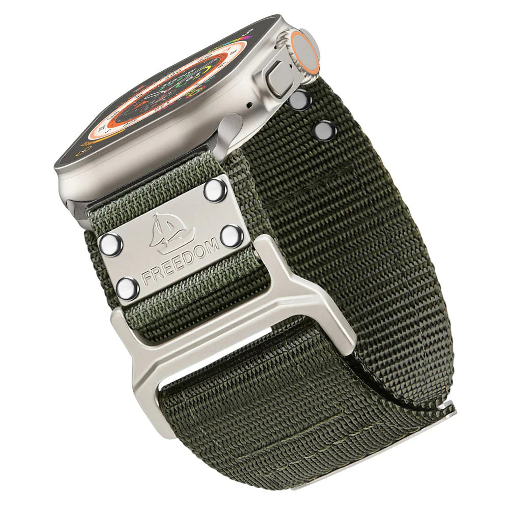 FREEDOM 30mm ultra széles nejlon Apple Watch-szíj, fém jelvényekkel