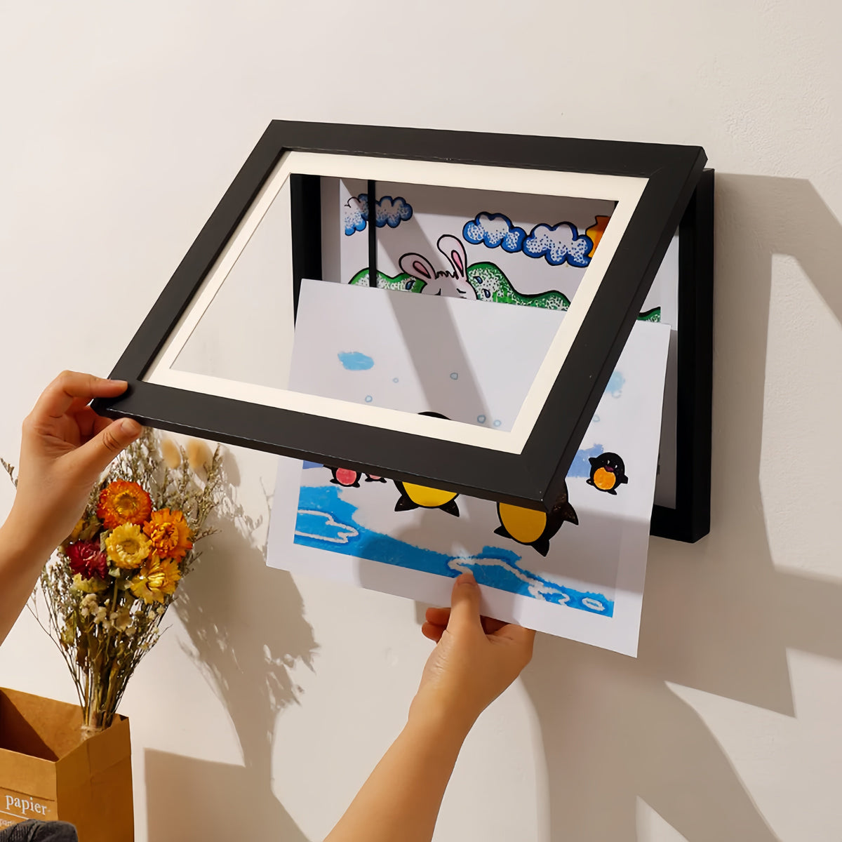 KeepsakeFrame Bilderrahmen zur Präsentation von Kinderkunst — drehbare Galerie