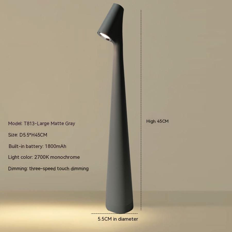 Genopladelig bordlampe i metal — stilfuldt ledningsfrit stemningslys