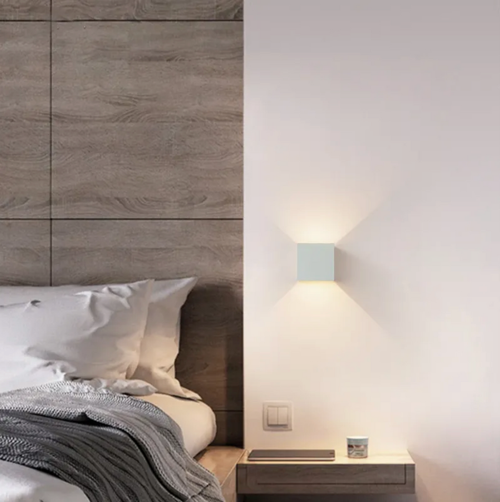 Moderne væglampe — elegant silhuet, blød belysning
