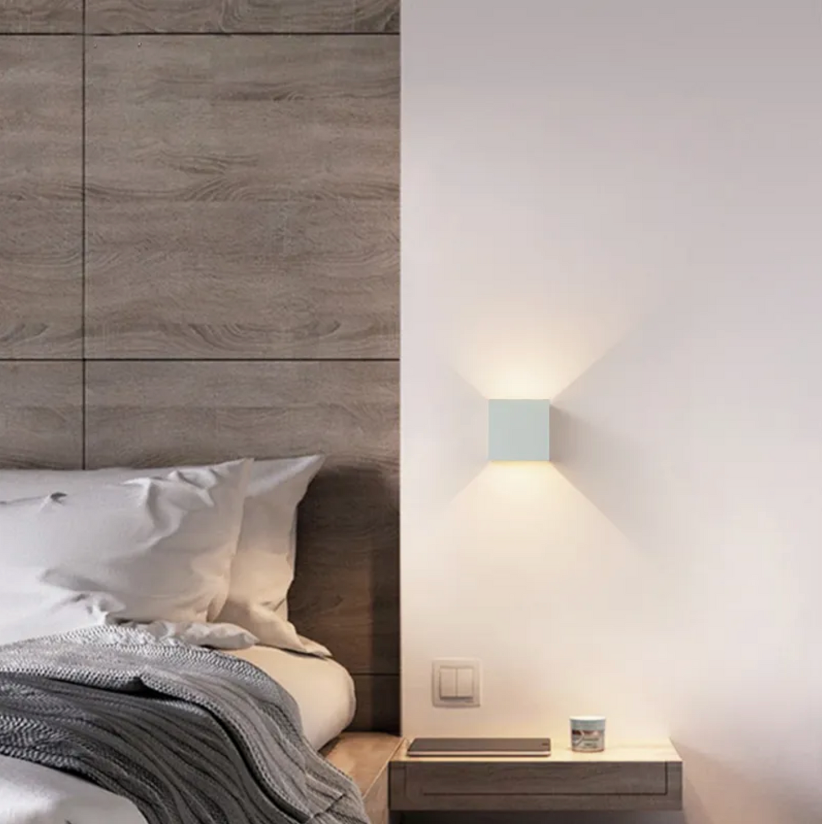 Moderne væglampe — elegant silhuet, blød belysning
