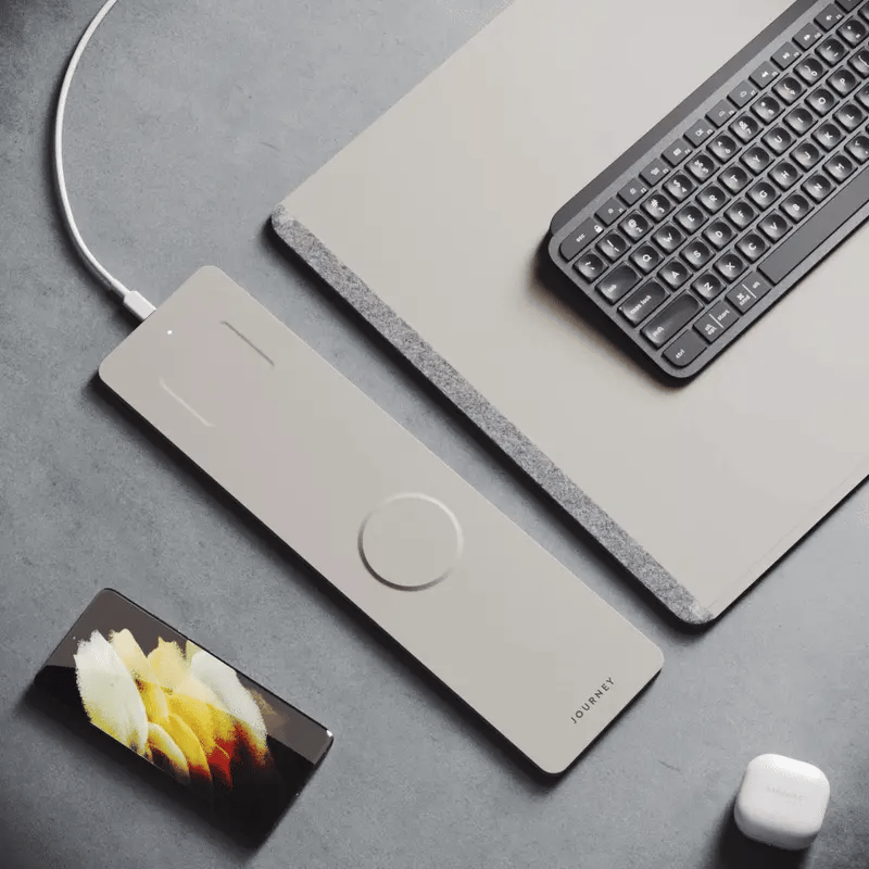 Tapis de bureau de recharge sans fil NovaCharge — Deux zones de charge rapide