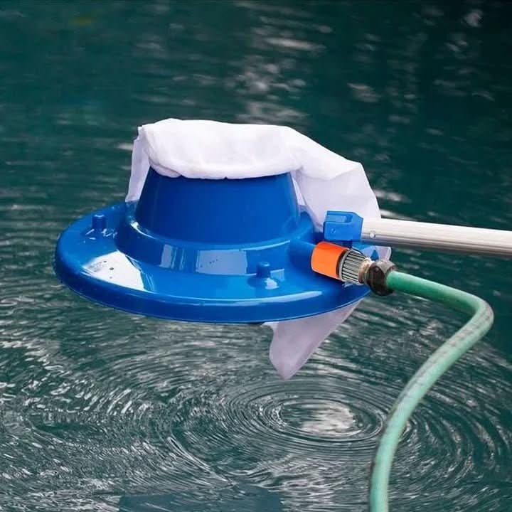 HydroPure 泳池清洁器 — 强力吸尘，清理树叶、沙子和污垢