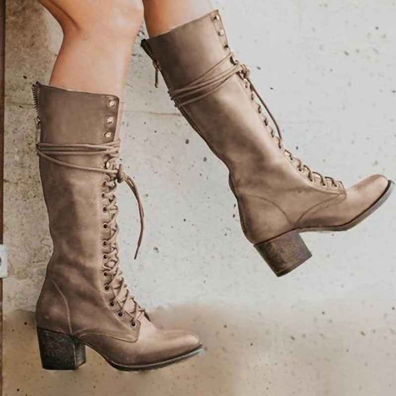 Botas altas hasta la rodilla de cuero negro, retro y con cordones — Tacón grueso