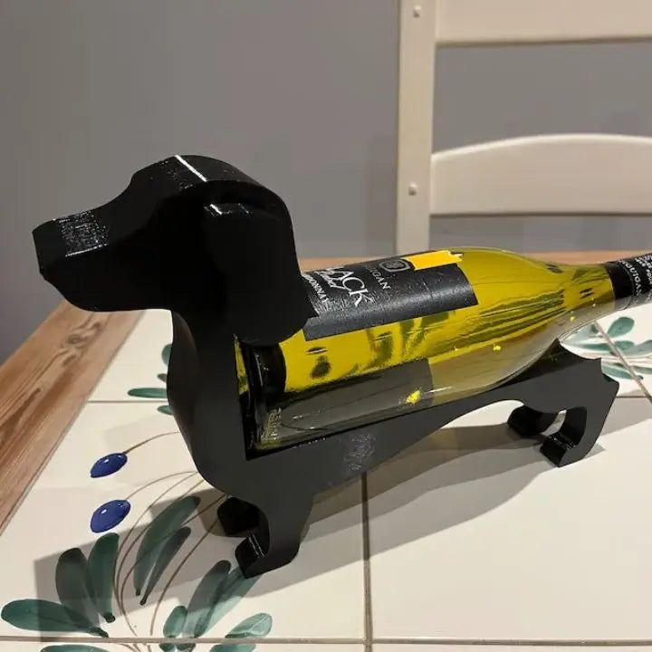 Weinflaschenhalter in Dackelform — Verspieltes Silhouettendesign