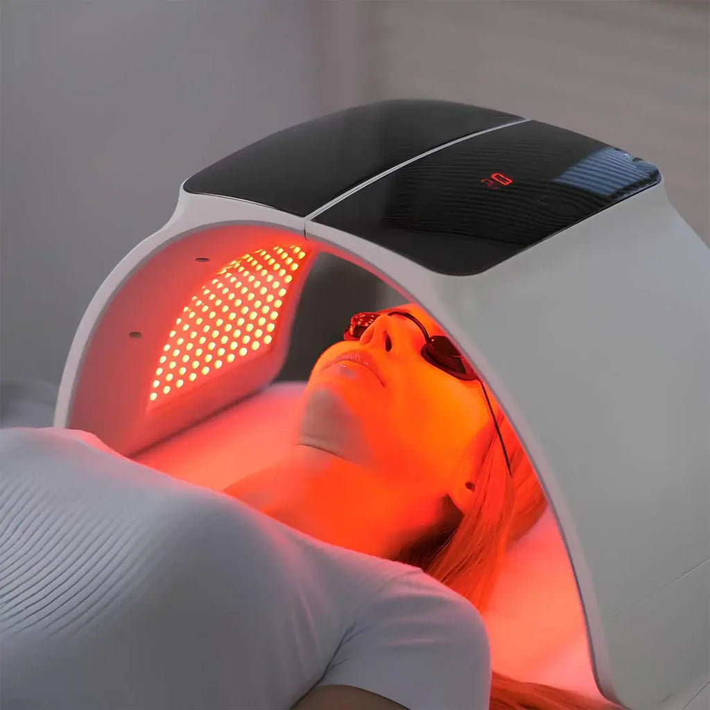 Dispositivo de terapia de luz LED LumaDerm — spray hidratante integrado