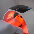 Dispositivo de terapia de luz LED LumaDerm — spray hidratante integrado