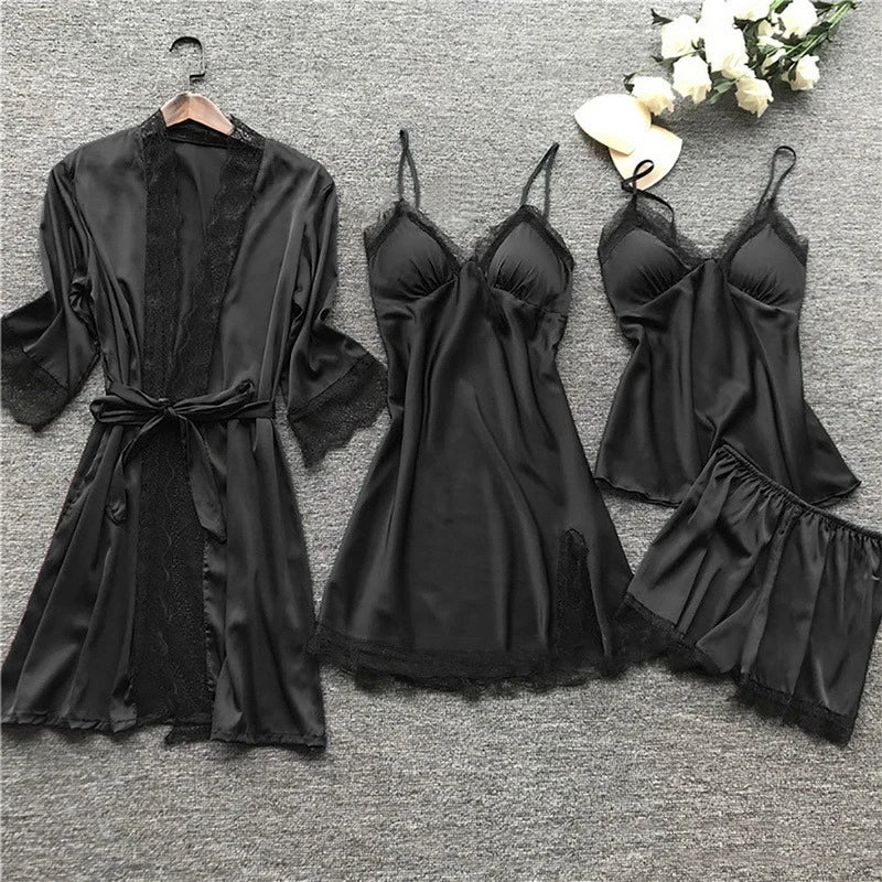 Lumina-silkenattøjssæt — kimono med blondekant, camisole og shorts