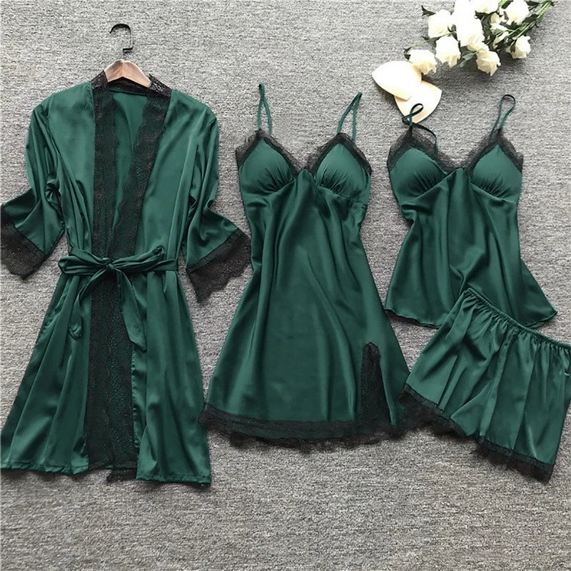 Lumina-silkenattøjssæt — kimono med blondekant, camisole og shorts