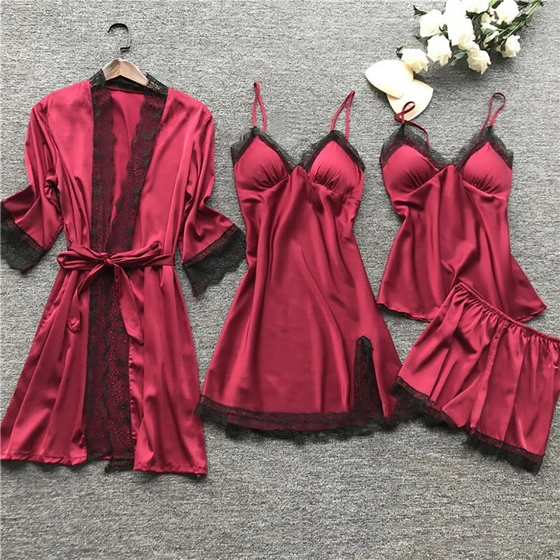Lumina-silkenattøjssæt — kimono med blondekant, camisole og shorts