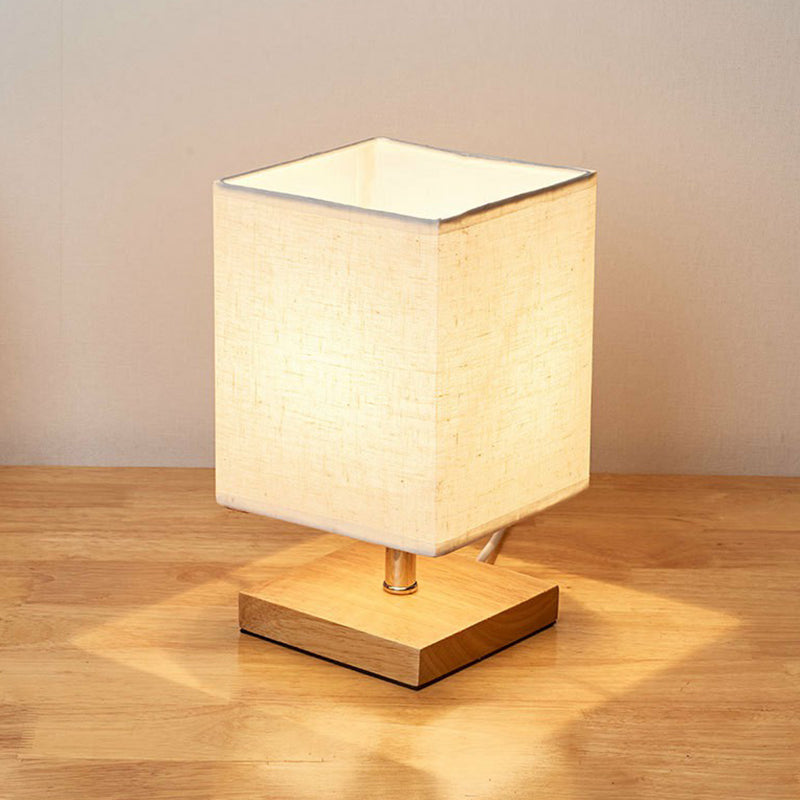 Stolní lampa Natural Elegance s dřevěnou základnou a lněným stínidlem | livraina