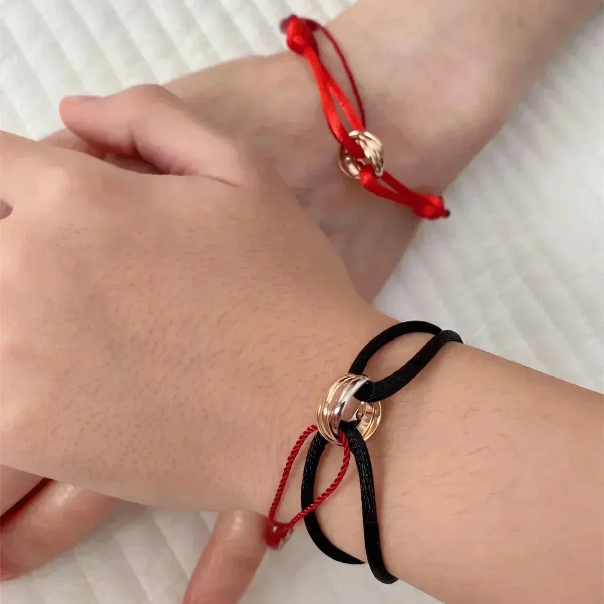 Minimalistisches Flechtarmband — Verstellbarer Infinity-Anhänger in Roségold