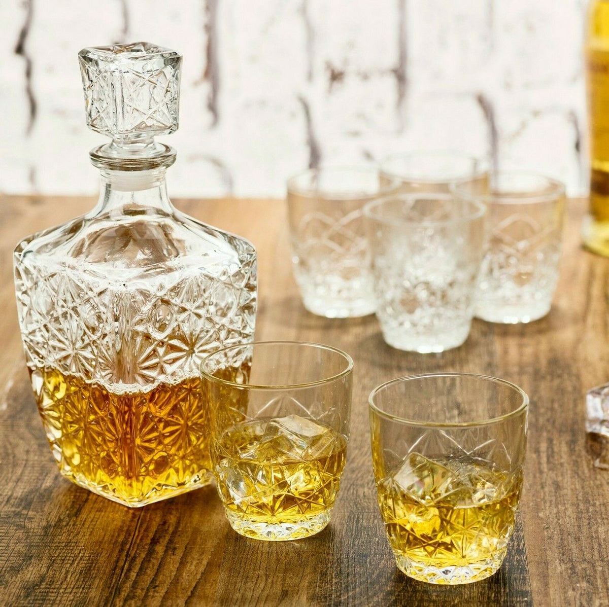 7dílná sada křišťálové karafy na whisky — sklo s diamantovým brusem