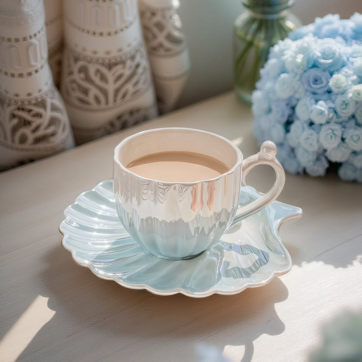 Sada šálků Ocean Pearl s duhově lesklou povrchovou úpravou – elegantní keramická kolekce | livraina