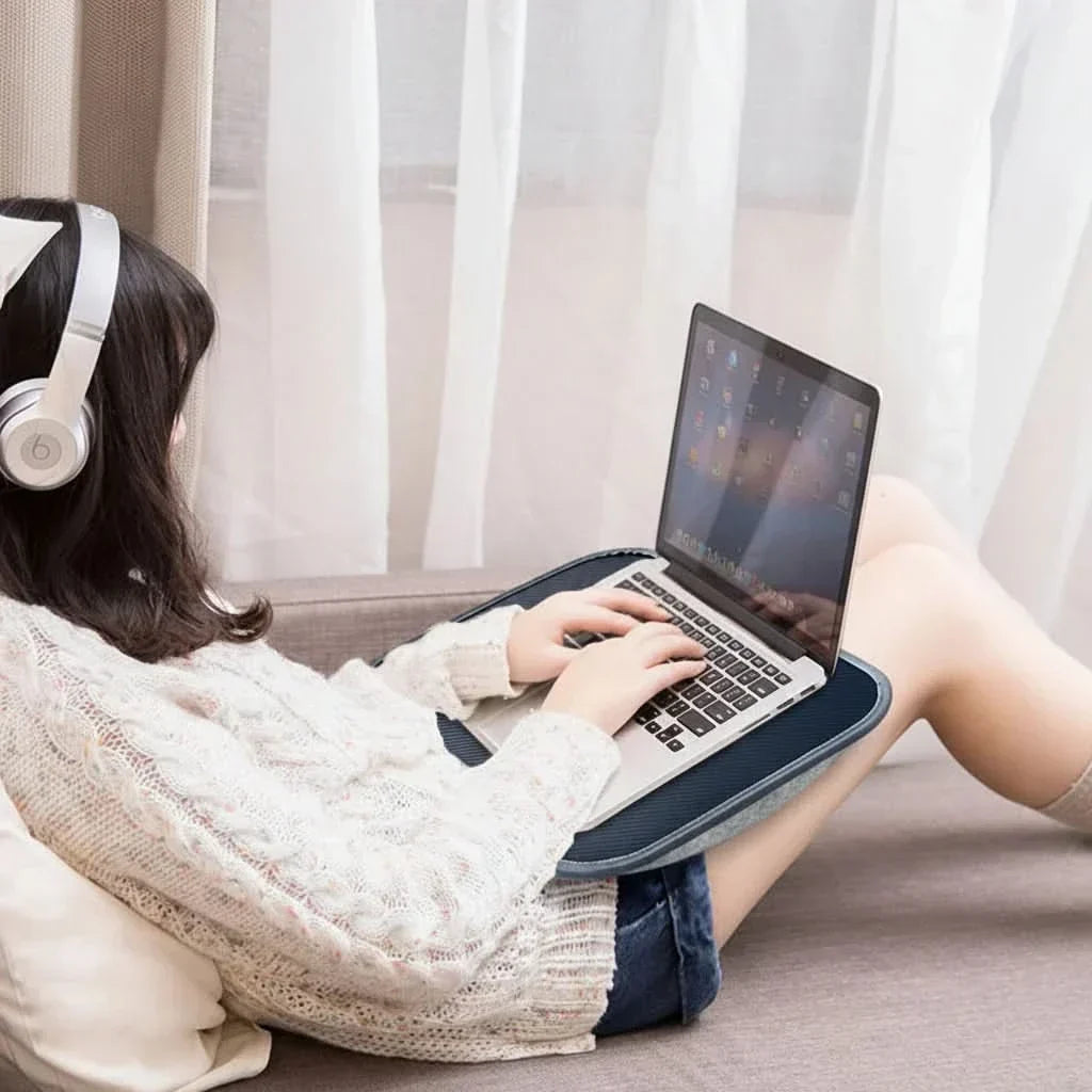 Multifunktionellt laptopbord med vadderat stöd för komfort | livraina