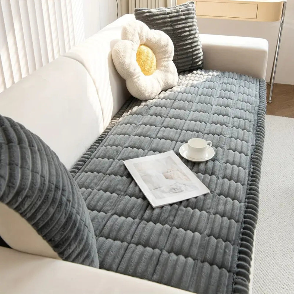 Mykt plissert flanellsofa­trekk — sklisikkert og maskinvaskbart