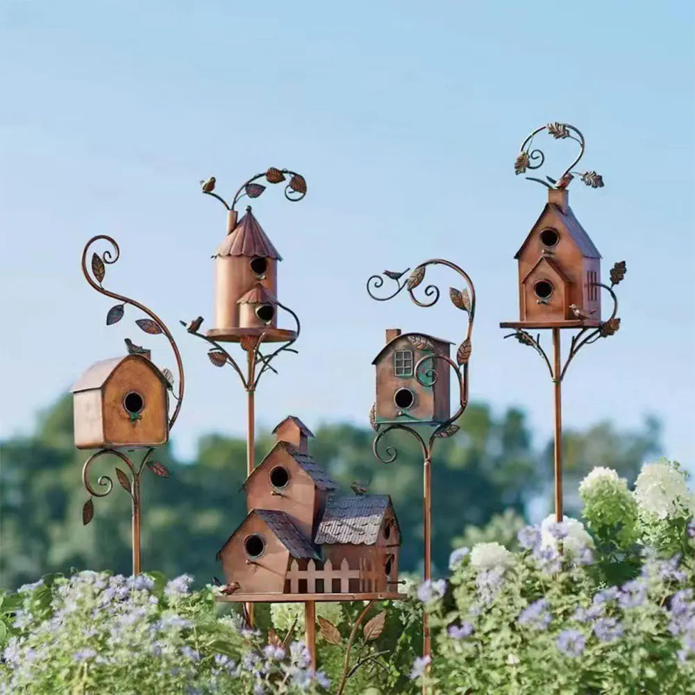 Metalen vogelhuisje van koper voor in de tuin — dubbele ingang, bladmotief