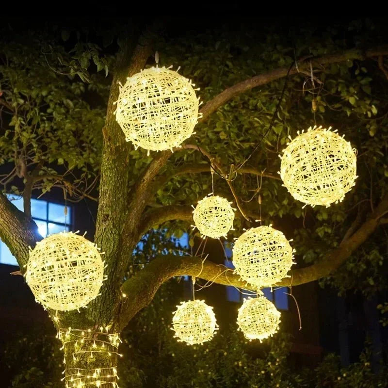 Sfere luminose d'atmosfera a LED AuroraGlow — Sfere luminose intrecciate