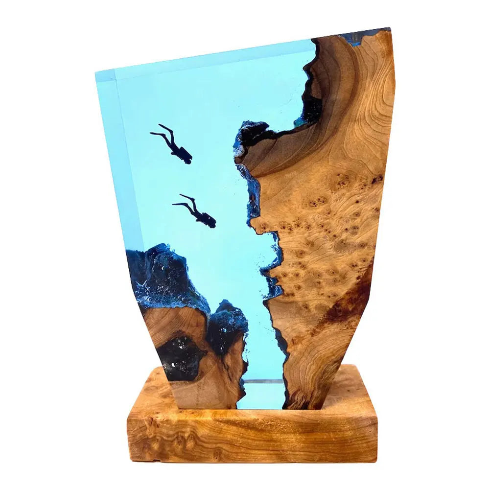 Lampada da tavolo con fondale marino in resina AquaVoyage — Due subacquei, grotta luminosa
