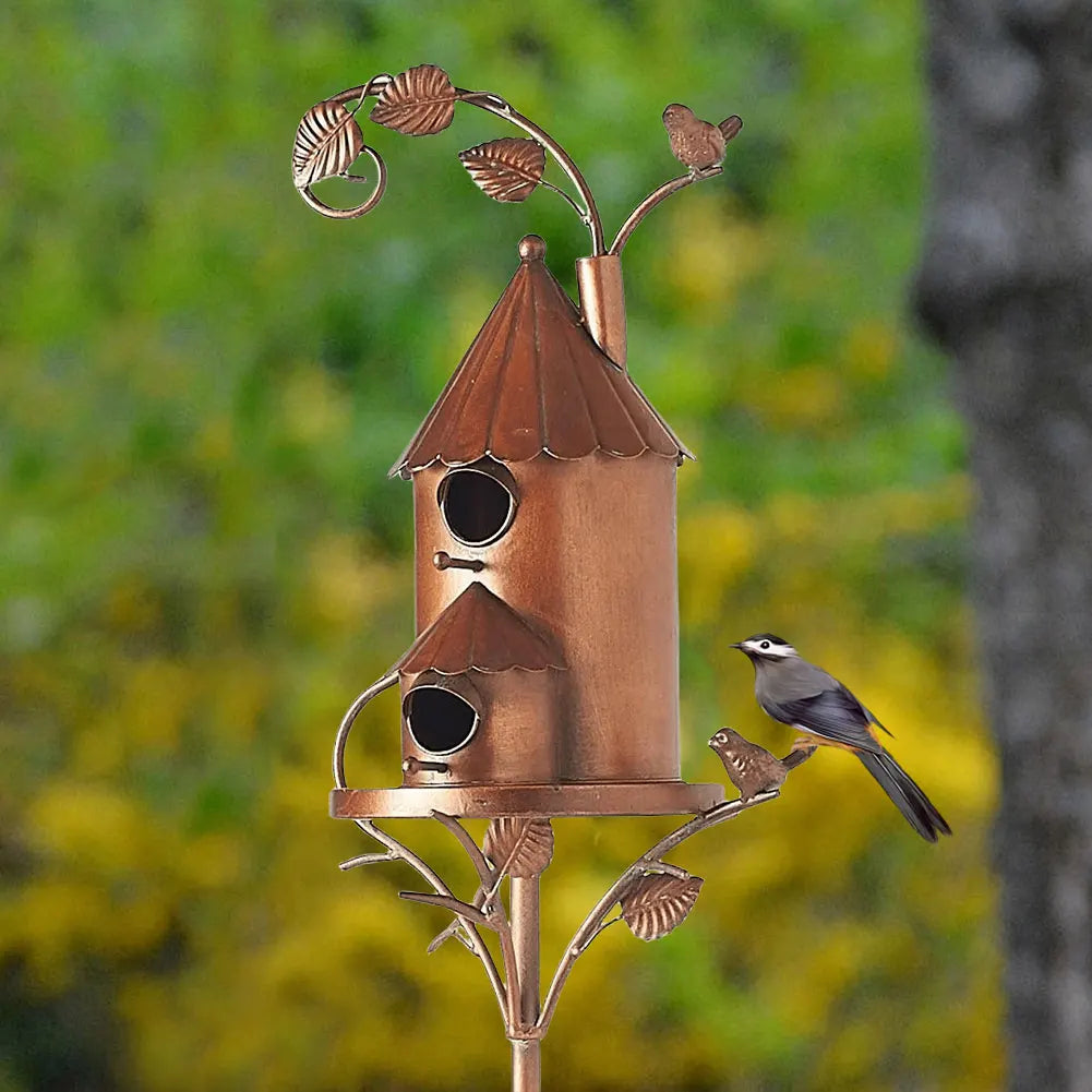 Metalen vogelhuisje van koper voor in de tuin — dubbele ingang, bladmotief