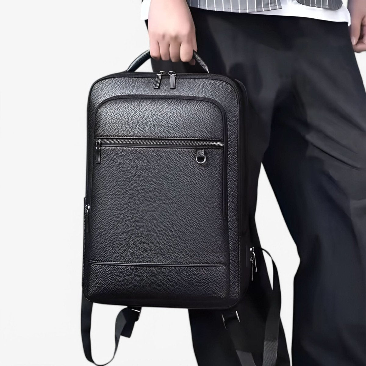 Bőr hátizsák 15.6 hüvelykes laptophoz — USB-port, fekete