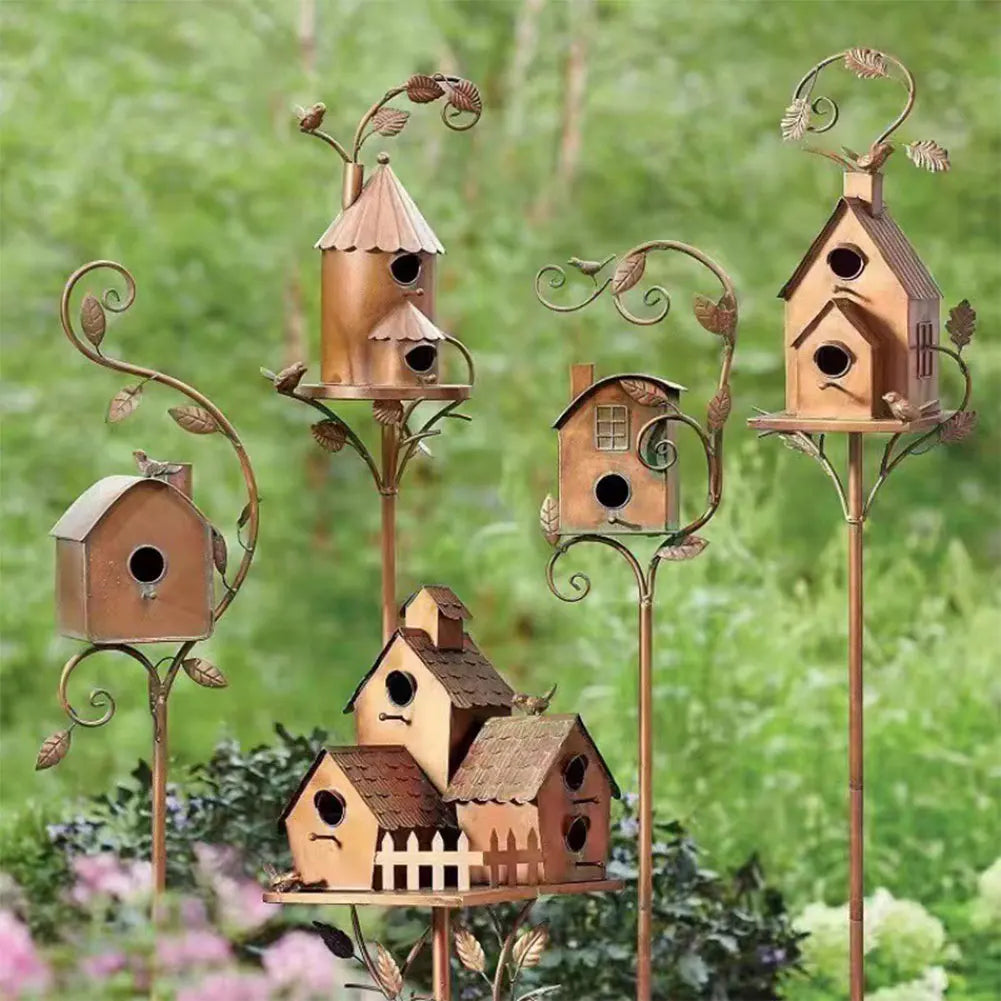 Metalen vogelhuisje van koper voor in de tuin — dubbele ingang, bladmotief