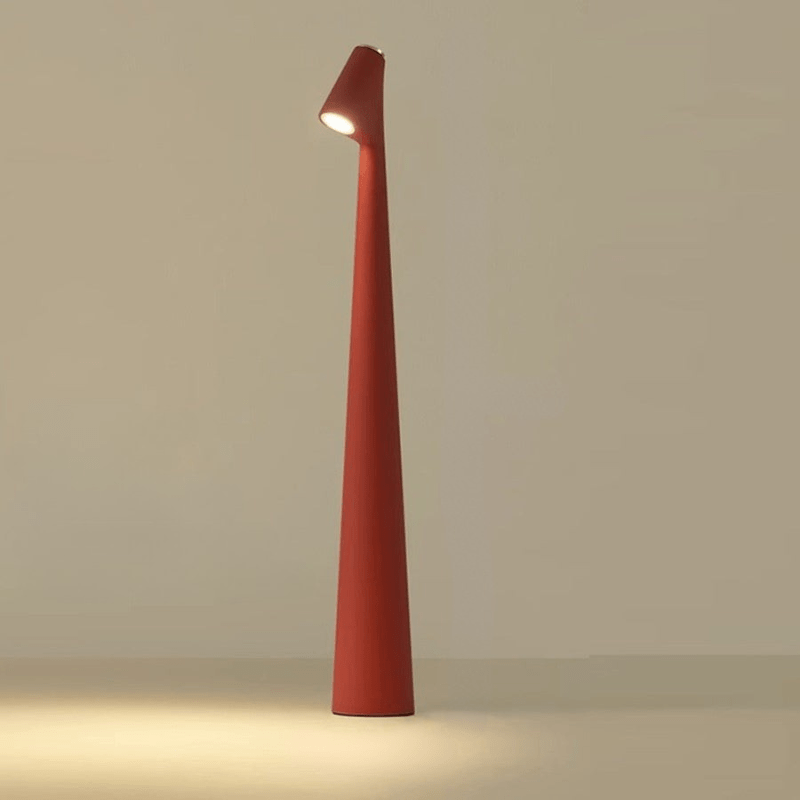 Genopladelig bordlampe i metal — stilfuldt ledningsfrit stemningslys