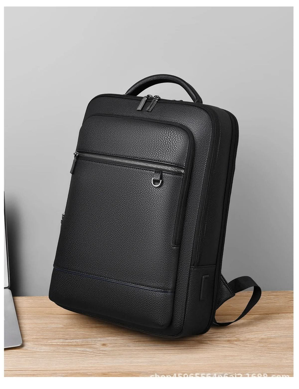 Bőr hátizsák 15.6 hüvelykes laptophoz — USB-port, fekete