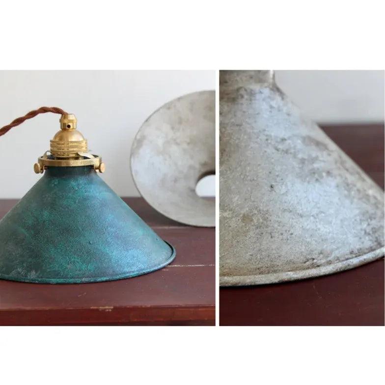 Konformad rostig vintagependellampa i industriell stil | livraina