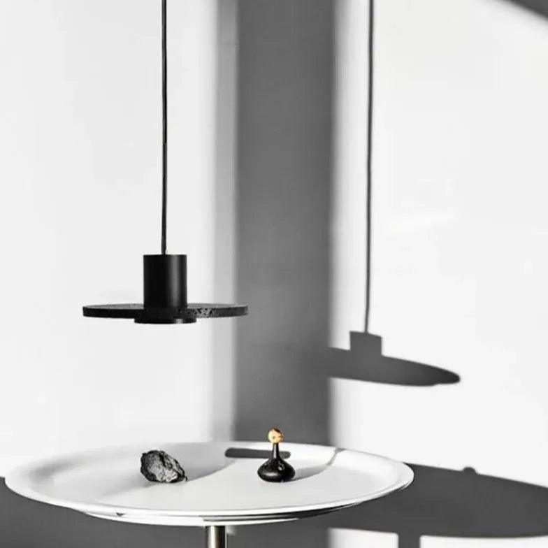 Industrielle schwarze Pendelleuchte mit Lochdesign und Kabel | livraina