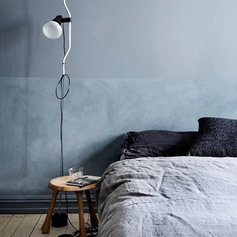 Schwarze höhenverstellbare LED-Stehlampe fürs Wohnzimmer | livraina