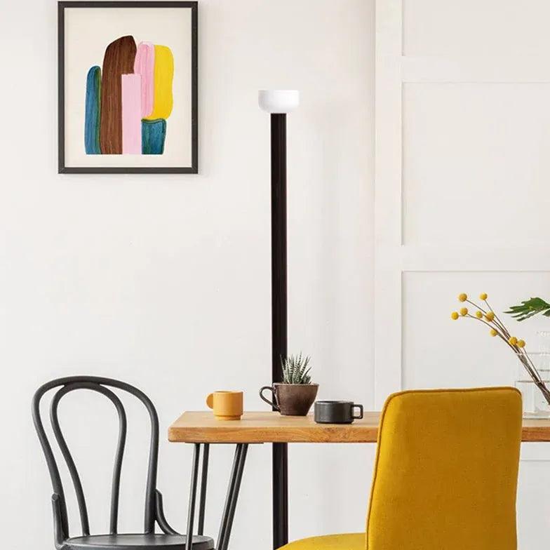 Konstnärlig golvlampa med minimalistisk färgglad design | livraina