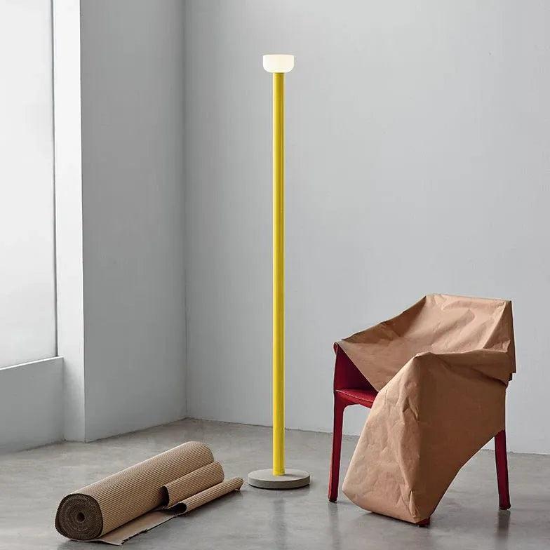 Konstnärlig golvlampa med minimalistisk färgglad design | livraina