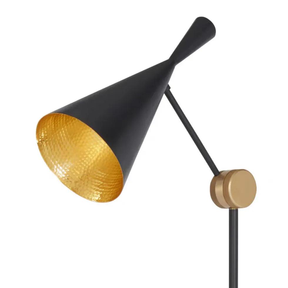 Schwarze Stehlampe im Metall-Trompetenstil | livraina