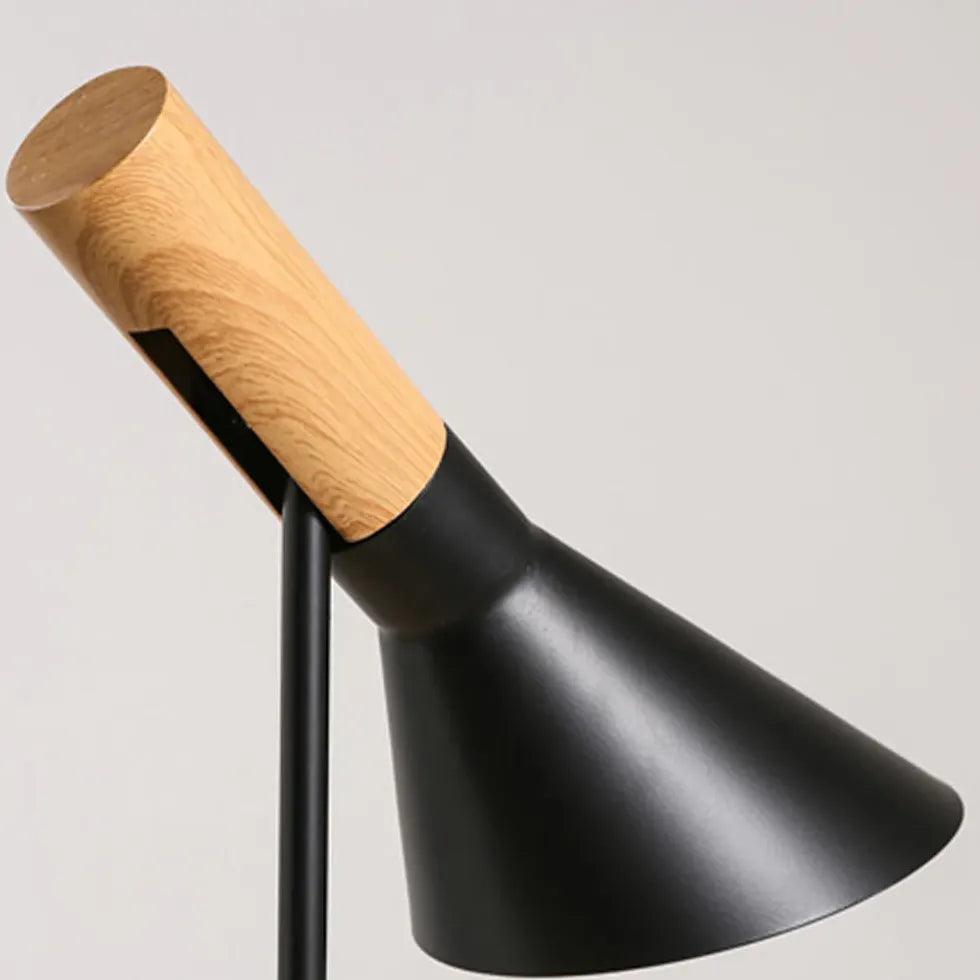 Zwarte industriële vloerlamp, verstelbaar en minimalistisch | livraina