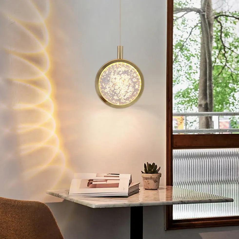 Umělecké závěsné svítidlo s kreativním křišťálovým designem | livraina
