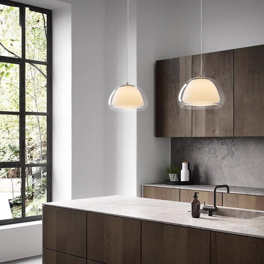 Glas-Pendelleuchten in Creme für die Kücheninsel | livraina
