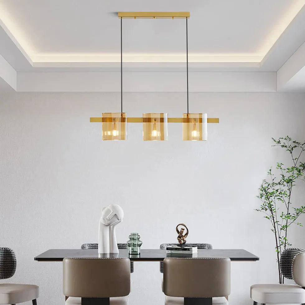Messingfarbene und gläserne Pendelleuchte fürs Esszimmer | livraina