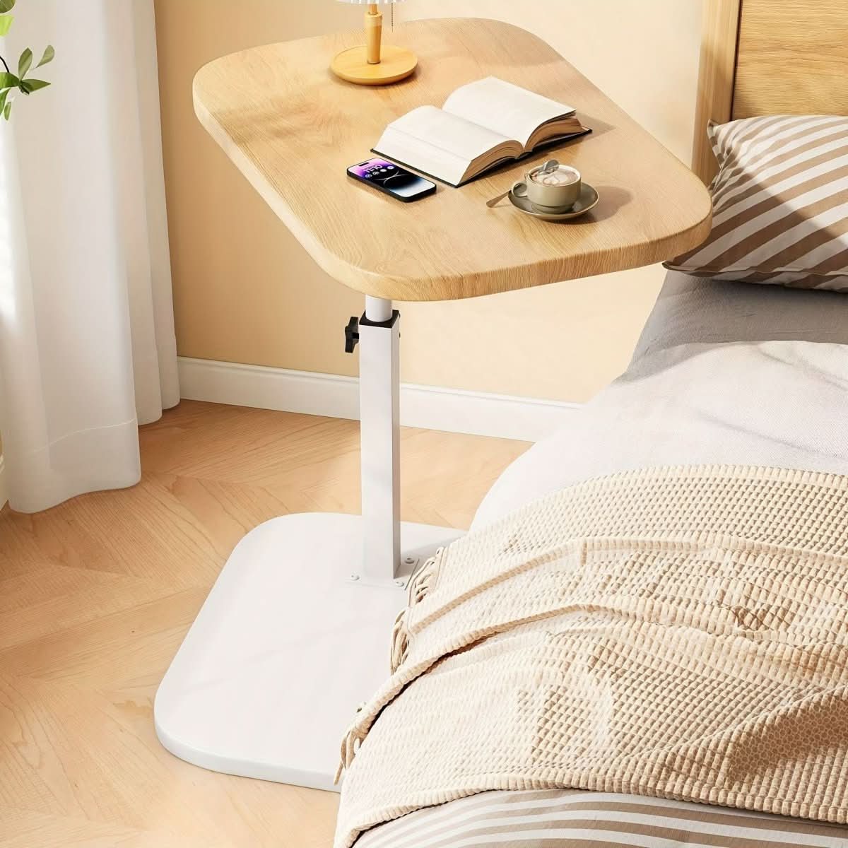 Mesa auxiliar ajustable para sofá y cama AeroLift — Superficie de madera