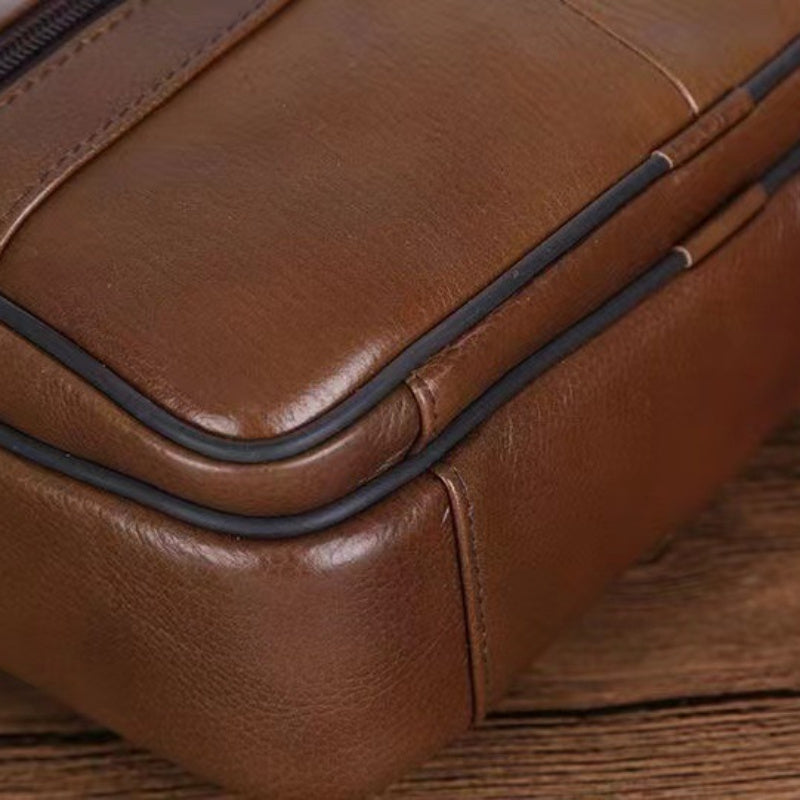 Borsa a tracolla da uomo in vera pelle di vacchetta — Tracolla regolabile, interno con scomparti multipli