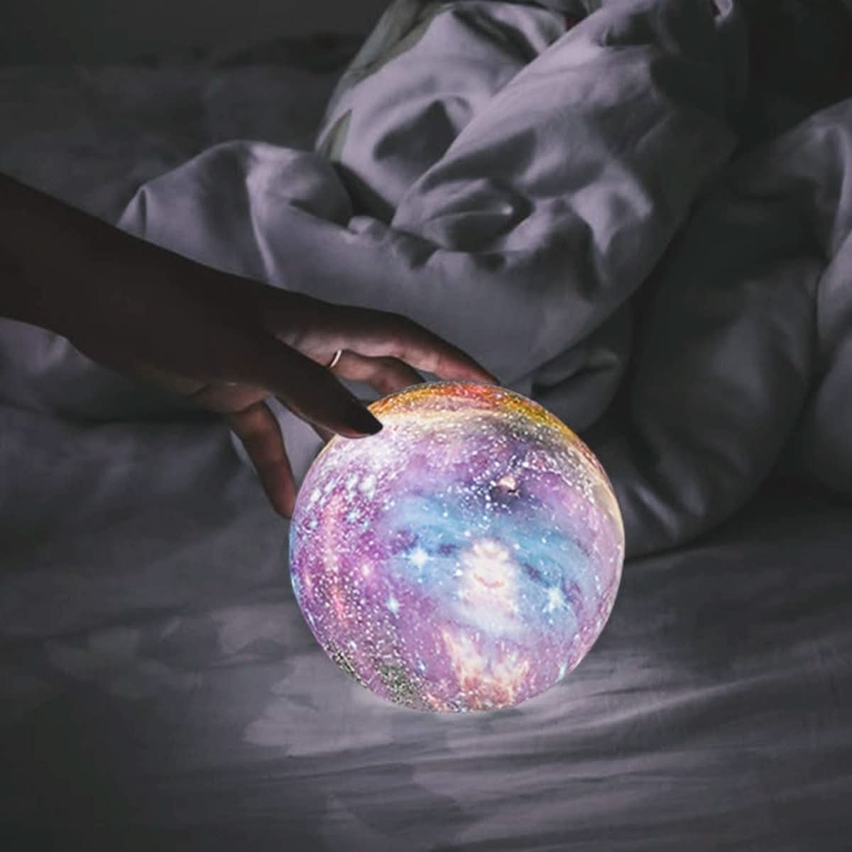 Lámpara lunar Aurora — Luz lunar 3D, 16 colores, mando a distancia y soporte