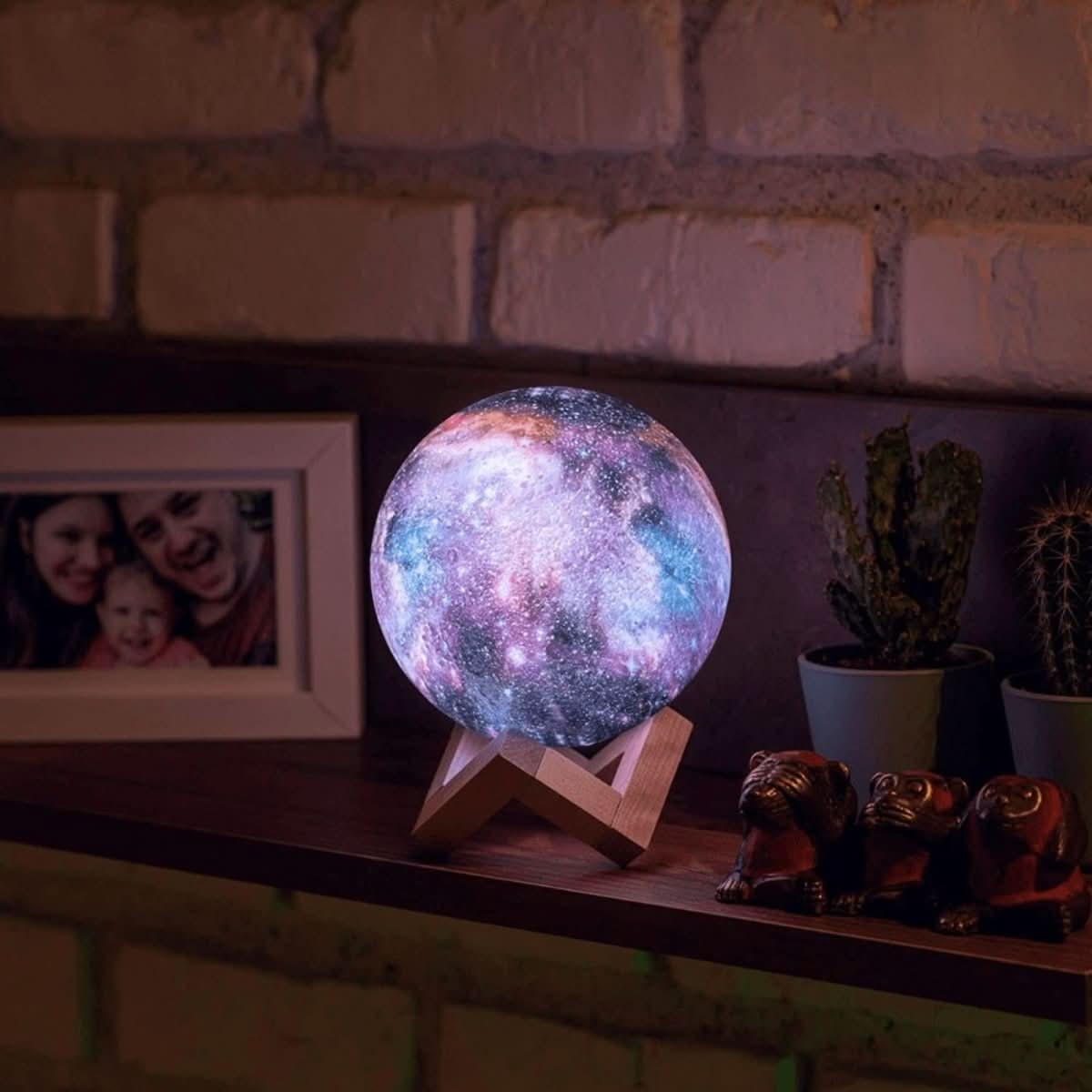 Lámpara lunar Aurora — Luz lunar 3D, 16 colores, mando a distancia y soporte