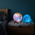 Lámpara lunar Aurora — Luz lunar 3D, 16 colores, mando a distancia y soporte