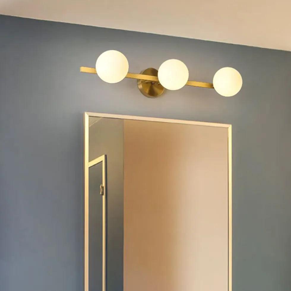 Moderne goldene Wandleuchten für den Badspiegel | livraina