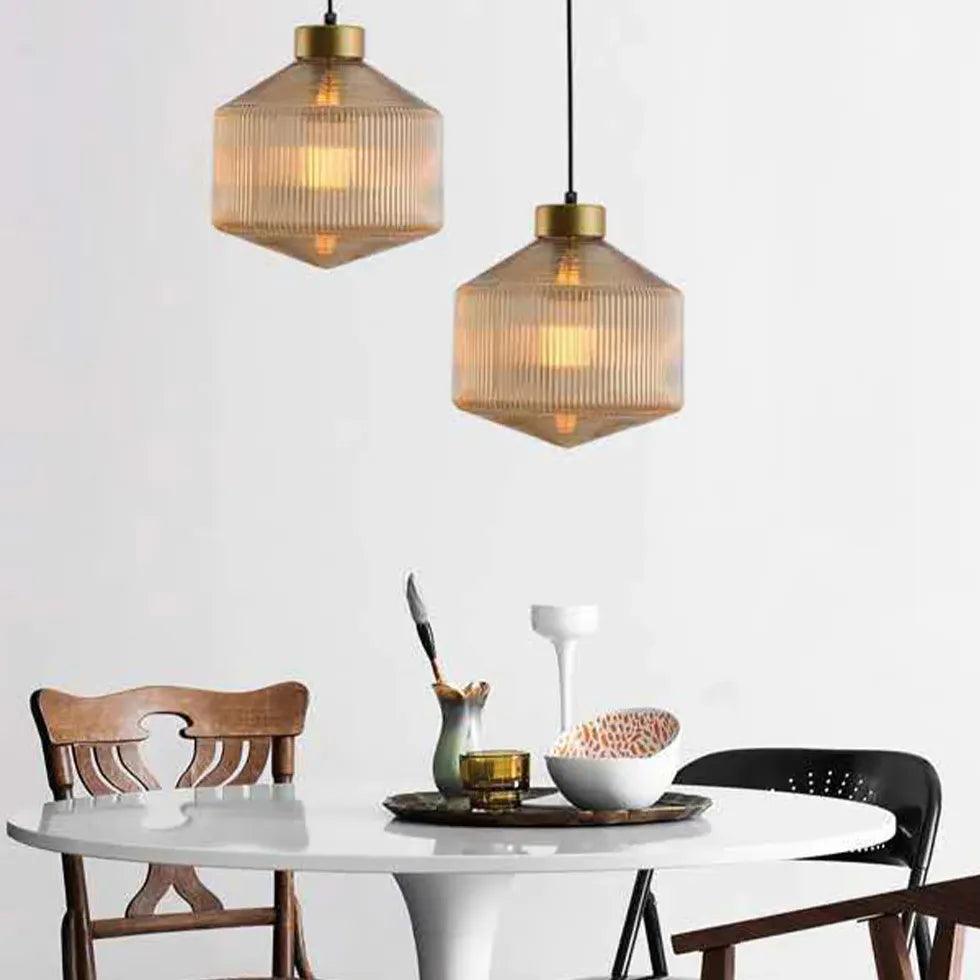 Modern hänglampa med bärnstensfärgat glas och mässing för sovrum | livraina