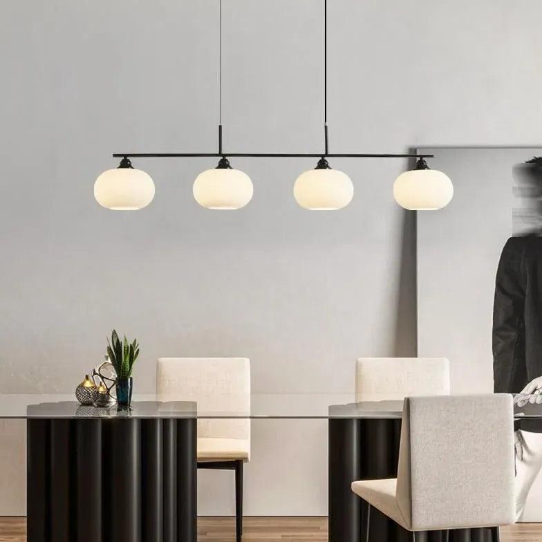Franse hanglamp van messing met lange stang en persimmonkleurige lampenkap | livraina