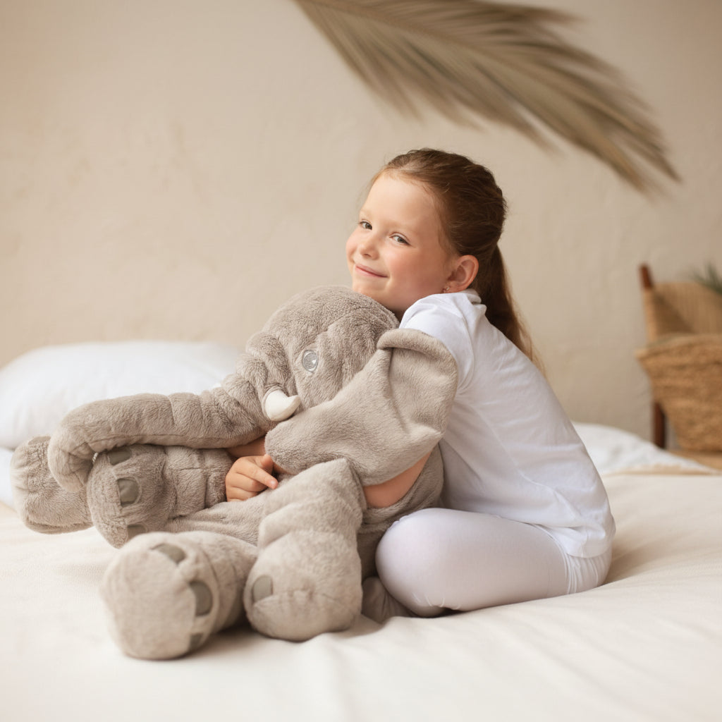 Plyšový polštářek ve tvaru slona CuddlePals — měkký mazlící polštář pro děti